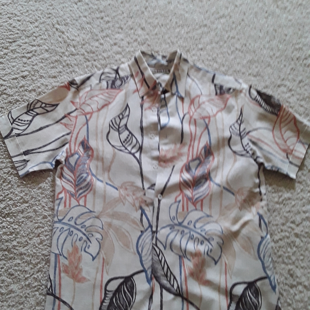 Cubavera shirt size M with a colorful design
